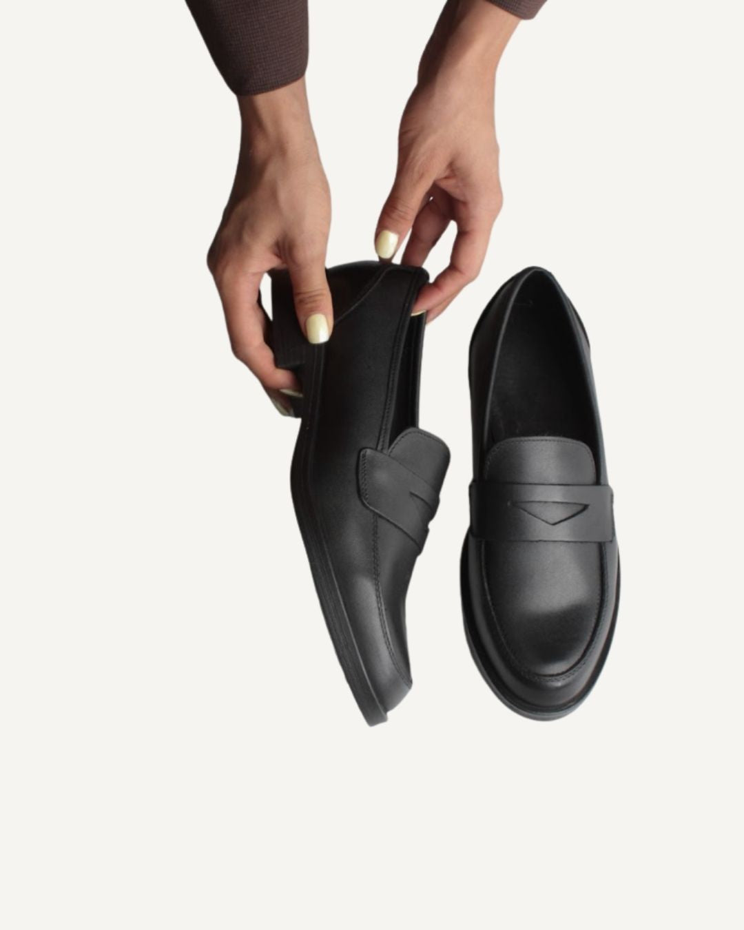 Mocasín de piel negro suela delgada