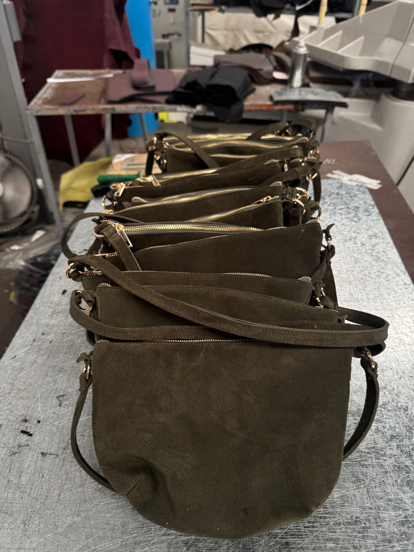 Bolsa piel de gamuza mini verde olivo